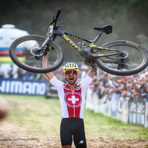 Nino Schurter y la nueva Spark hacen historia en el Campeonato del Mundo