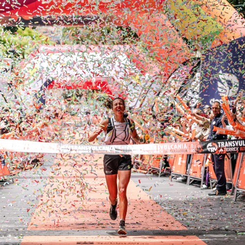 SCOTT ARRASA EN LA TRANSVULCANIA
